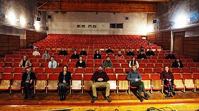 Árpádas Schillingas repetuoja su Klaipėdos jaunimo teatro aktoriais