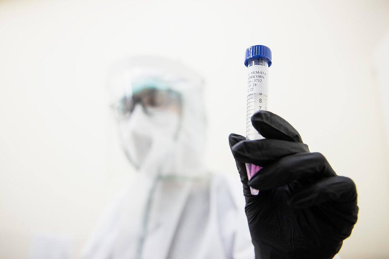 J. Stacevičiaus / LRT nuotr., Nacionalinės visuomenės sveikatos priežiūros laboratorijos darbas.