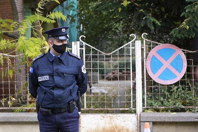 Žinios. Nyderlanduose įsigaliojo penkių savaičių karantinas: suvaržymus pasitiko minia prostestuotojų