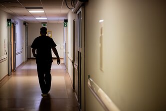 Puspenktų metų RŠL dirbusi gydytoja neurologė sakė, kad situacija negerėjo – vienas gydytojas nuolat dirbo už kelis