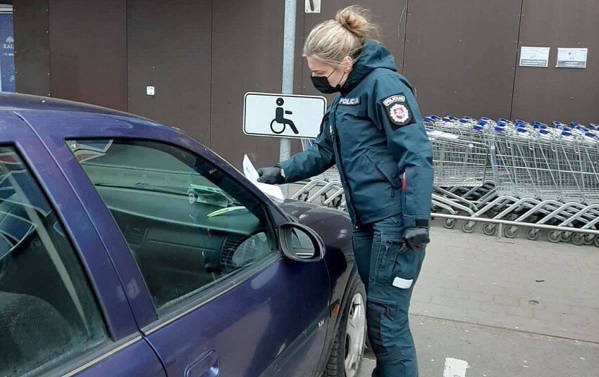 Neįgaliųjų parkavimo vieta Neįgaliųjų parkavimo vieta