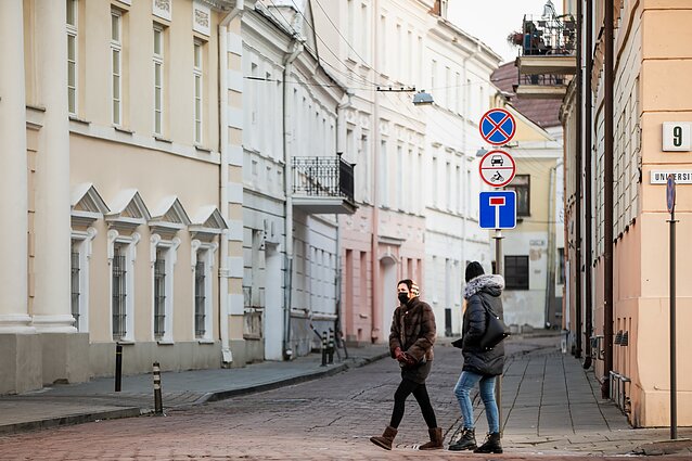 Karantinas griežtinamas: siūloma gyvenamąją vietą palikti tik dėl svarbių priežasčių
