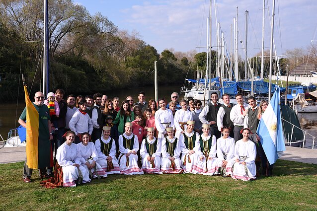  Tautinių šokių kolektyvas „Nemunas“
