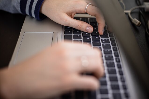 Už piktus komentarus feisbuke galite susilaukti policijos žinutės – elektroninėje erdvėje veiklą pradeda virtualus policijos patrulis