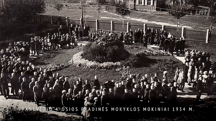 Nemokama arbata bei atrastos autentiškos spintos.