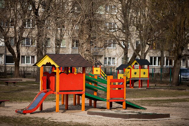Žinios. Daugiau nei tūkstantis socialinės rizikos šeimose augančių vaikų nelanko vaikų darželių: ekspertai įspėja apie problemas