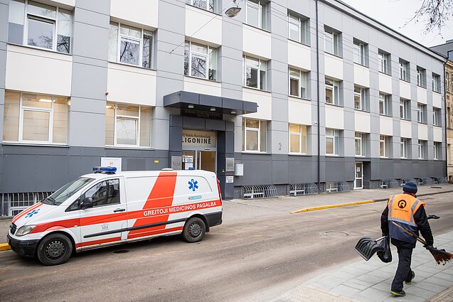 Žinios. Rytoj planuojama griežtinti suvaržymus: bus susiję su mobilumu ir gydymo įstaigų darbo užtikrinimu