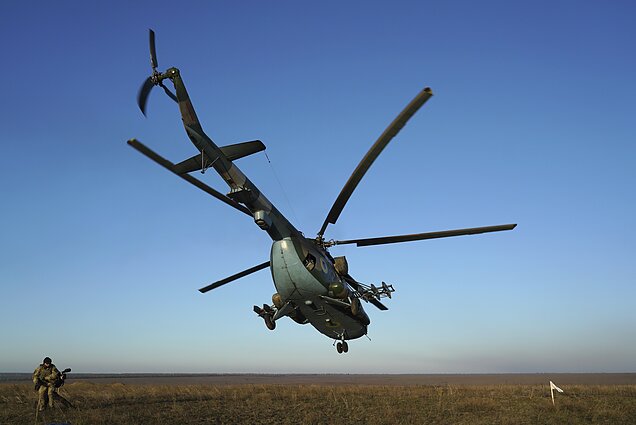 Ryto klausimas. Kokio miesto apylinkėse įkurta pirmoji karinių oro pajėgų aviacijos bazė?