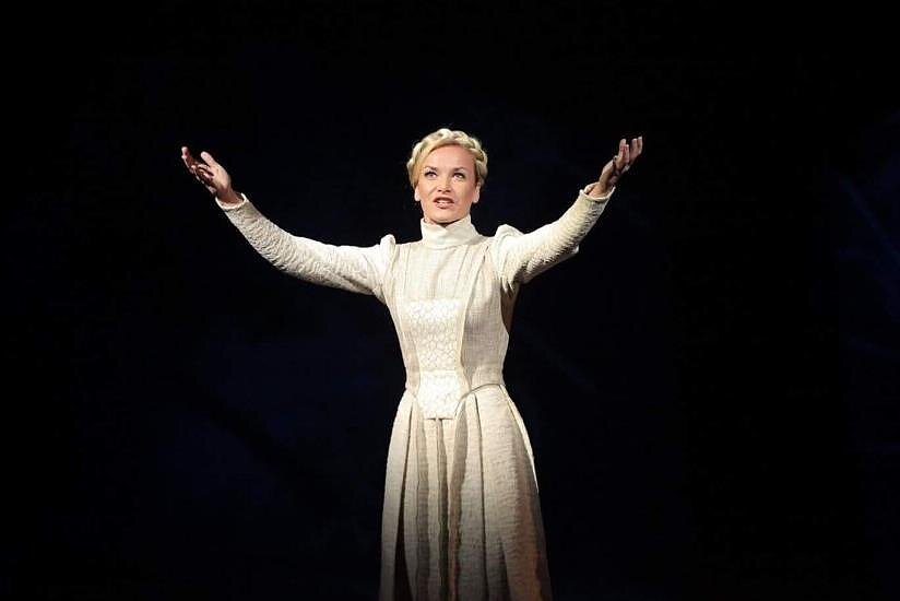 Vida Miknevičiūtė. Asmeninis albumas, Ryto allegro. Ryto allegro. Prasideda operų ciklas „Žiemojimas su Opera“. Lietuviško kino dienos Kijeve