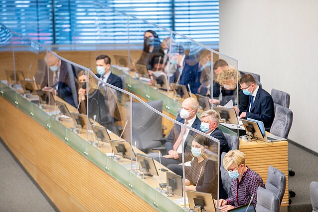 Žinios. Prisiekė nauja Lietuvos Vyriausybė – Seimas patvirtino jos programą