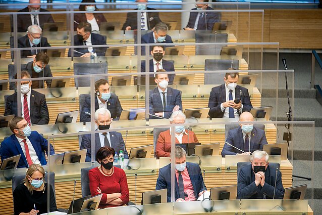 Naujojo Seimo ryžtas apsispręsti dėl parlamentarų atostogų klimpsta ir valdančiųjų, ir opozicijos abejonėse