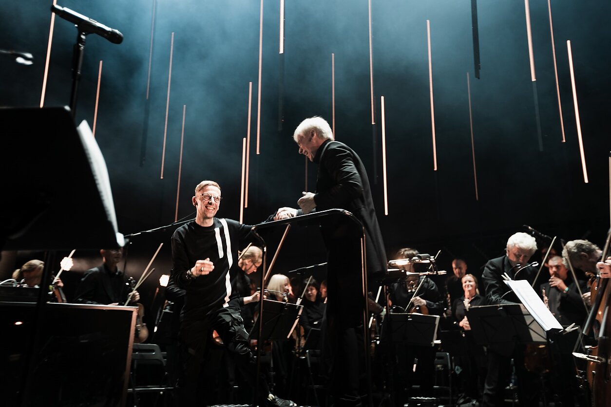 Ten Walls ir LVSO koncerto akimirka