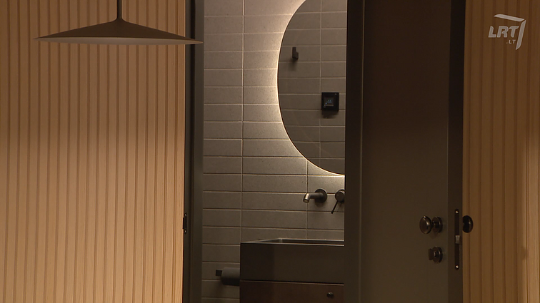 Veranda. Buto interjeras su arkų motyvu, būstas iš dovanotų daiktų ir kalėdinių puošmenų tendencijos