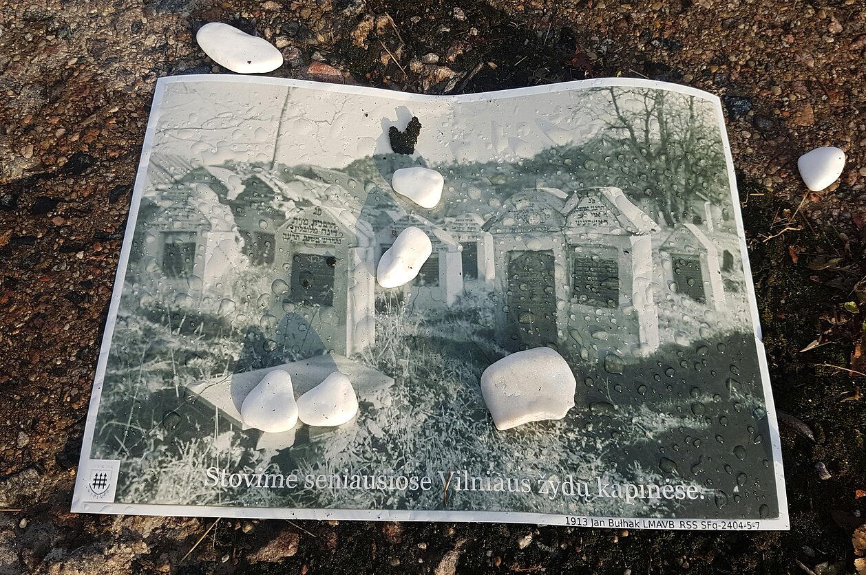 Vita Ličytė, Vilniaus Senosios žydų kapinės, Piromonto kapinės, Šnipiškės, draugijos "GErbkime kapines" renginis, nuotrauka radijo laidai "Radijo dokumentika.
