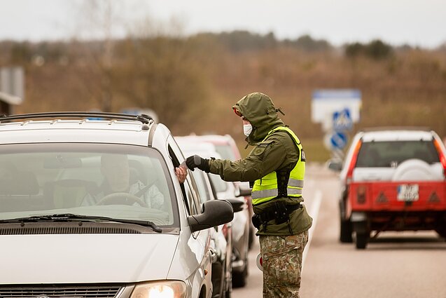 Policija: net ir prasmukę pro vieną postą, galės būti patikrinti kitoje savivaldybėje