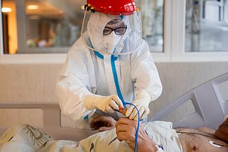 Medikai dirba Respublikinėje Panevėžio ligoninėje karantino metu