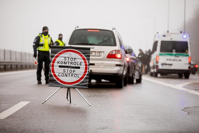 Žinios. Keičiasi kaukių dėvėjimo tvarka, atlaisvinamas judėjimas besiribojančiose miesto ir rajono savivaldybėse