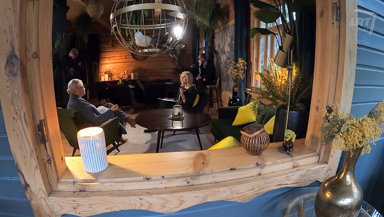 Veranda. Įvairiapusiška palmių nauda, Kalėdų eglės kelionė į Lietuvą ir židinio magija