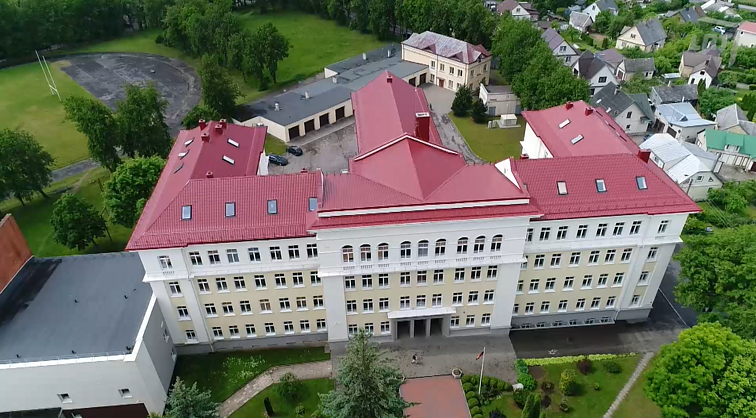 K. Paltaroko gimnazija – pastatas primenantis Gedimino stulpus