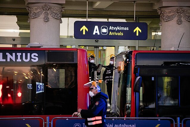 Žinios. Lietuva iki Naujųjų metų stabdo skrydžius iš Jungtinės Karalystės