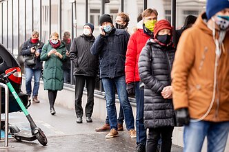 Eilė prie parduotuvės