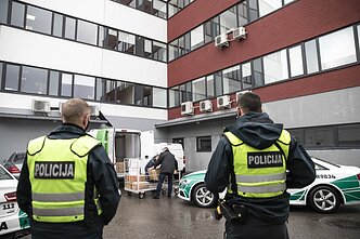 Lietuvą pasiekė pirmosios COVID-19 vakcinos dozės