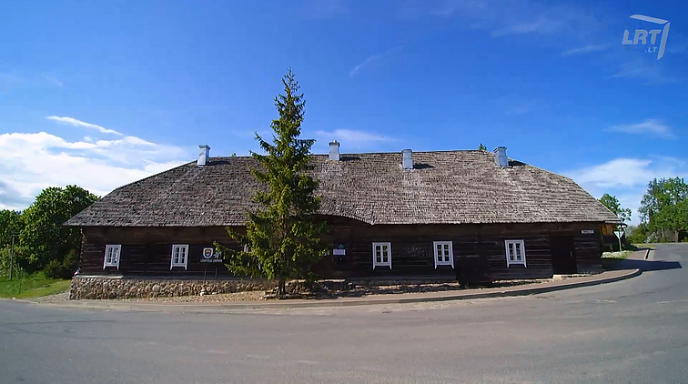 Dubingių smuklė: 10 langų, 10 durų