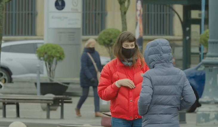 Prieš Kalėdas sostinės centre atliko eksperimentą: kaip reaguotumėte, jei gatvėje jums pasiūlytų įsigyti daiktų klastočių?