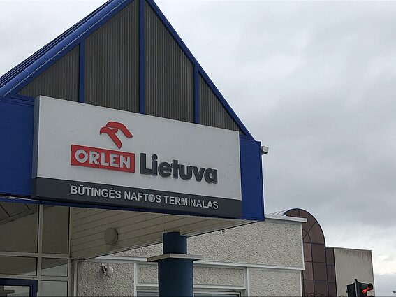 Žinios. Incidentas Būtingės naftos terminale – į aplinką išsiliejo apie 1-2 tonos naftos produktų