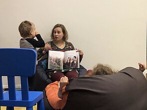 I. Pečiulytė-Silaeva augina dvi atžalas, vaikai paveldėjo kurtumą iš tėvų. I. Pečiulytė-Silaeva augina dvi atžalas, vaikai paveldėjo kurtumą iš tėvų.