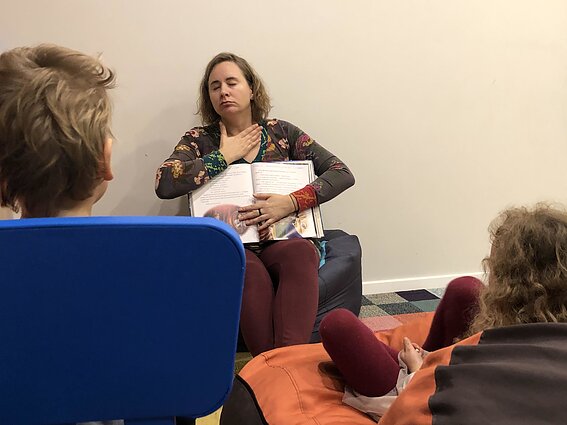 I. Pečiulytė-Silaeva augina dvi atžalas, vaikai paveldėjo kurtumą iš tėvų. I. Pečiulytė-Silaeva augina dvi atžalas, vaikai paveldėjo kurtumą iš tėvų.