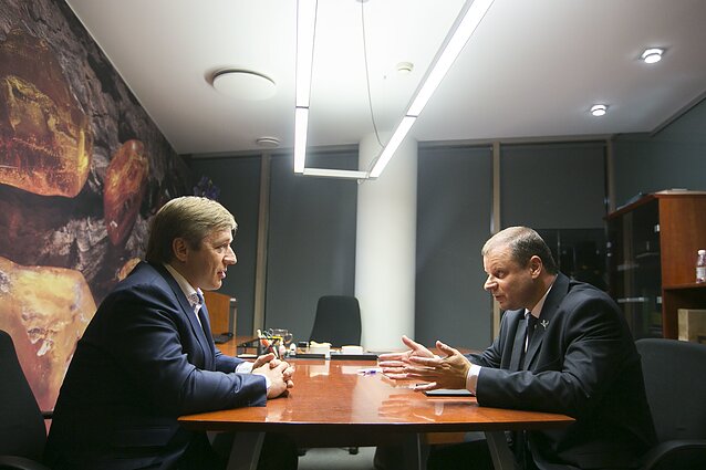 Ramūnas Karbauskis ir Saulius Skvernelis 2016 m. Ramūnas Karbauskis ir Saulius Skvernelis 2016 m.