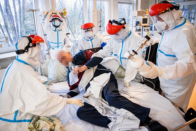 Помощь ковидным больным в Сантаришской больнице