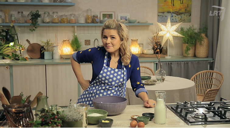 Beatos virtuvė. Šoninės receptai, kuriuos iš karto norėsis gaminti ir Dovilės Filmanavičiūtės gardus šokoladinis pyragas su kriaušėmis