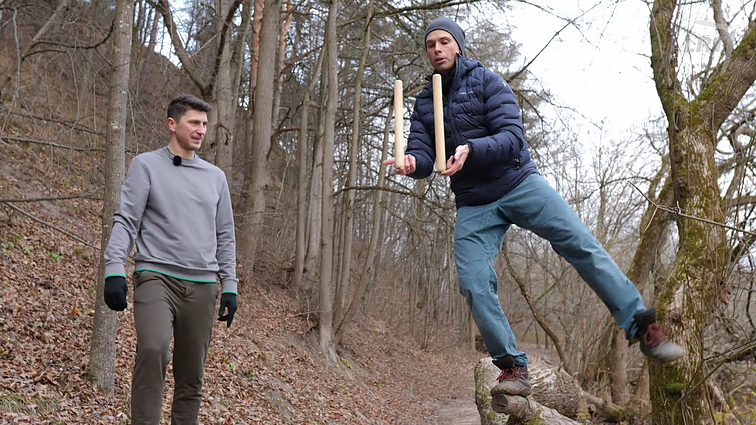 Į sveikatą! Judesio pamokos pagal Justą Kučinską – apie įdomią mankštą gamtoje ir kūno balansą