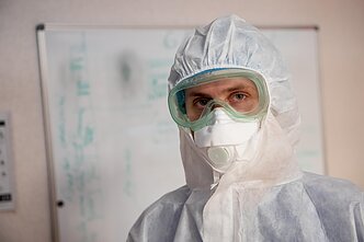 Gydytojas Santaros klinikose per koronaviruso pandemiją