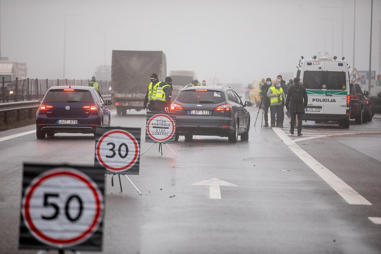 D. Umbraso  / LRT nuotr., Policijos patikra karantino metu kelyje A2