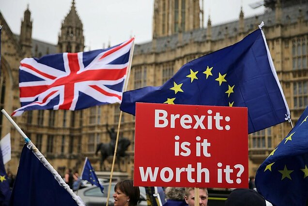 Suirutė prekyboje ir smunkanti ekonomika: pasak specialistų, Jungtinė Karalystė dėl „Brexito“ yra skurdesnė