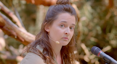 Kadras iš „Graži ir ta galinga“ klipo