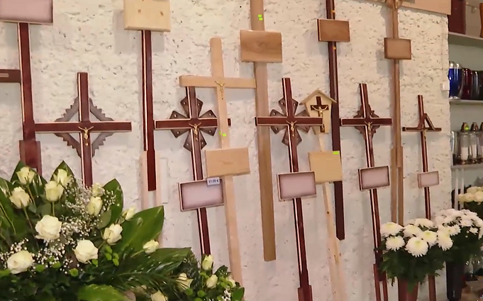 Laidojimo paslaugas teikiančiose įmonėse – eilės: tenka laukti, kol atsilaisvins šarvojimo salės