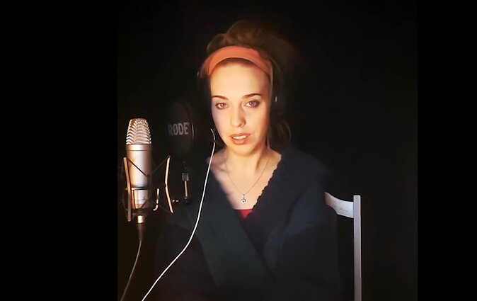 Žemaitiškai dainuojanti Austieja kūryba nori padrąsinti kraštiečius: tai – kelias į grynumą ir tikrumą