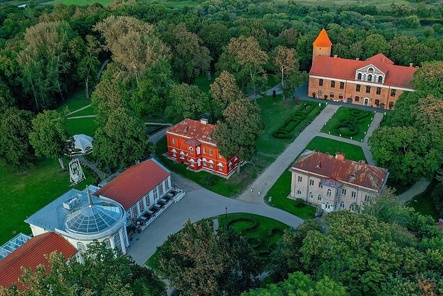 Lietuvos mokiniai jaučia stresą negalėdami lankytis kultūros įstaigose. Kuo ypatingi šalies dvarai padės išsiaiškinti videoprojektas „Dvarų dėlionė“