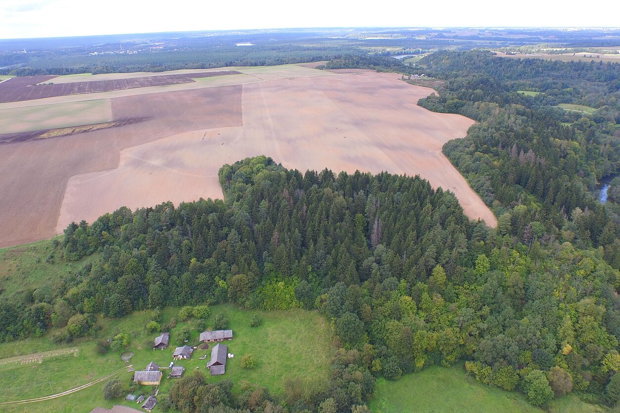 Gimtoji žemė. Lietuvoje didėja žemės vertė