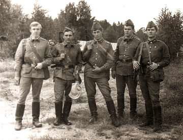 Specialiosios propagandos kursantai po Masinio naikinimo ginklų egzamino