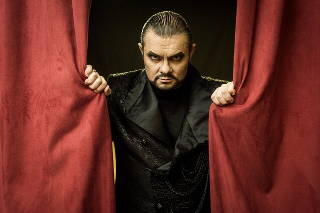 Almas Švilpa-Mefistofelis Vilniaus miesto operos spektaklyje „Faustas“