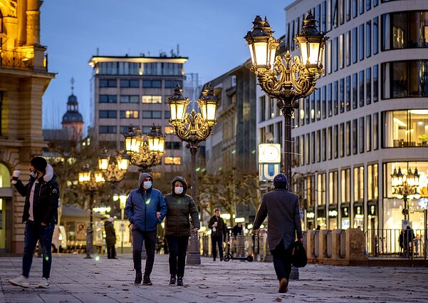 Panorama. Vis daugiau Europos šalių praneša apie prasidedančią trečiąją koronaviruso bangą