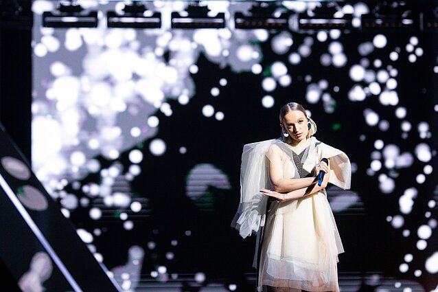 Eurovizija 2021. Cosmic bride – „Solitary Star“