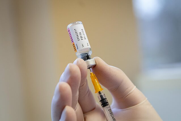 Žinios. Per 3 mėn. Lietuvoje registruota daugiau nei 1700 pranešimų apie nepageidaujamas reakcijas į vakcinas