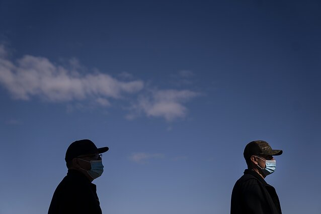 Žinios. Bidenas ėmėsi veiksmų dėl COVID-19: JAV sugriežtintos kaukių dėvėjimo taisyklės