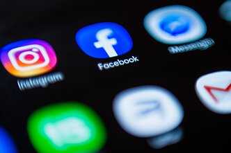 „Facebook“ iliustracijos